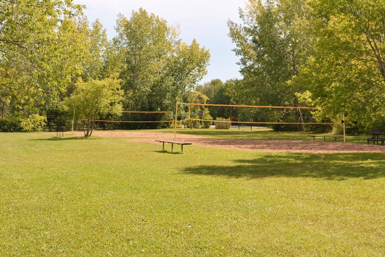 beach-volleyball-courts-at-pike-lake-pp