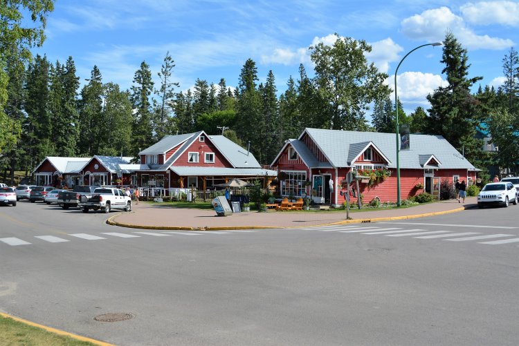 downtown-waskesiu-looking-north