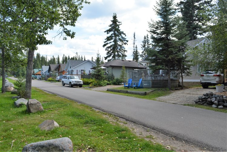 original-small-cottages-at-waskesiu