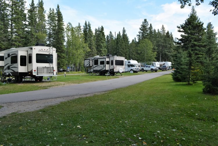 red-deer-campground-sites-at-waskesiu-lake